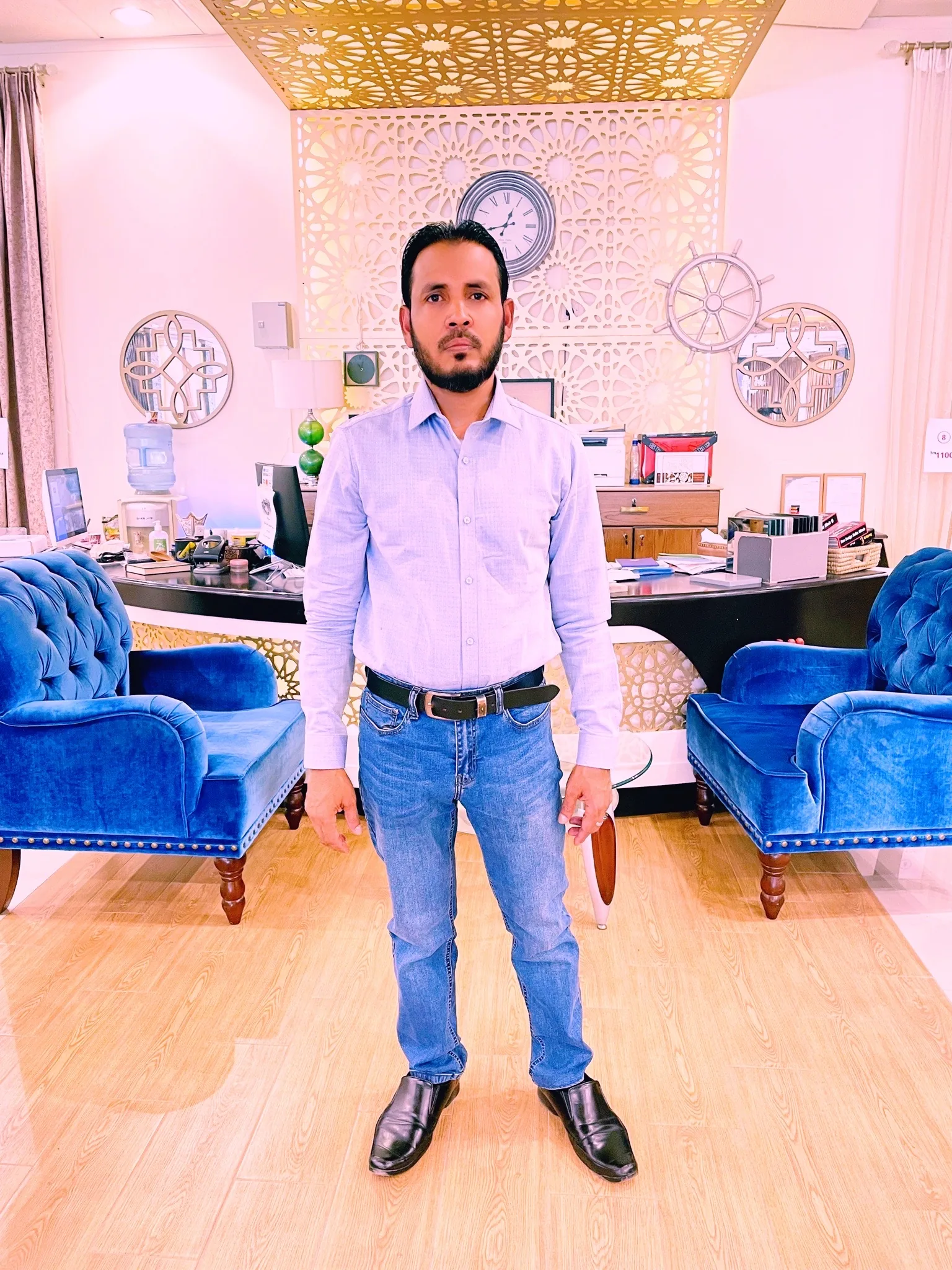 অফিসের অভ্যর্থনায় — মাহবুব সরদার সবুজ